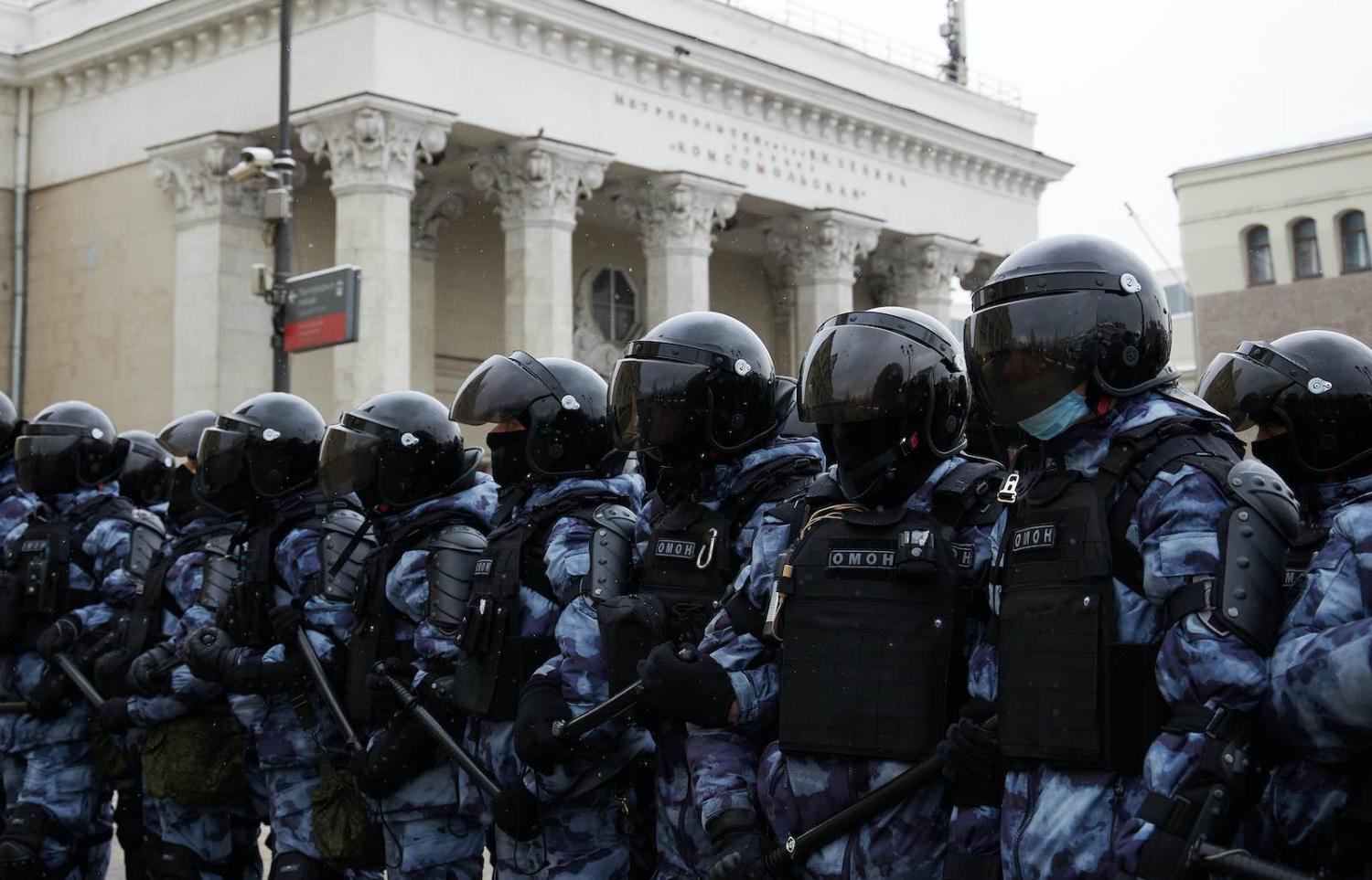 Riot police stand guard during a rally in support of jailed opposition leader Alexei Navalny, Moscow, 31 January 2021 (Oleg Nikishin/Getty Images)